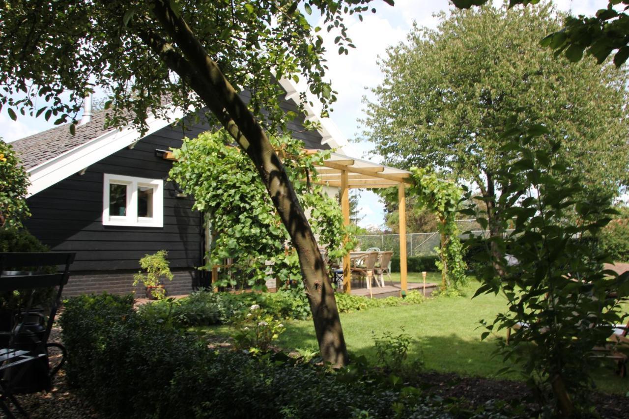 Familiehuis De Betuwe Met Prive Kunstgras Tennisbaan En Sauna Erichem Exterior foto