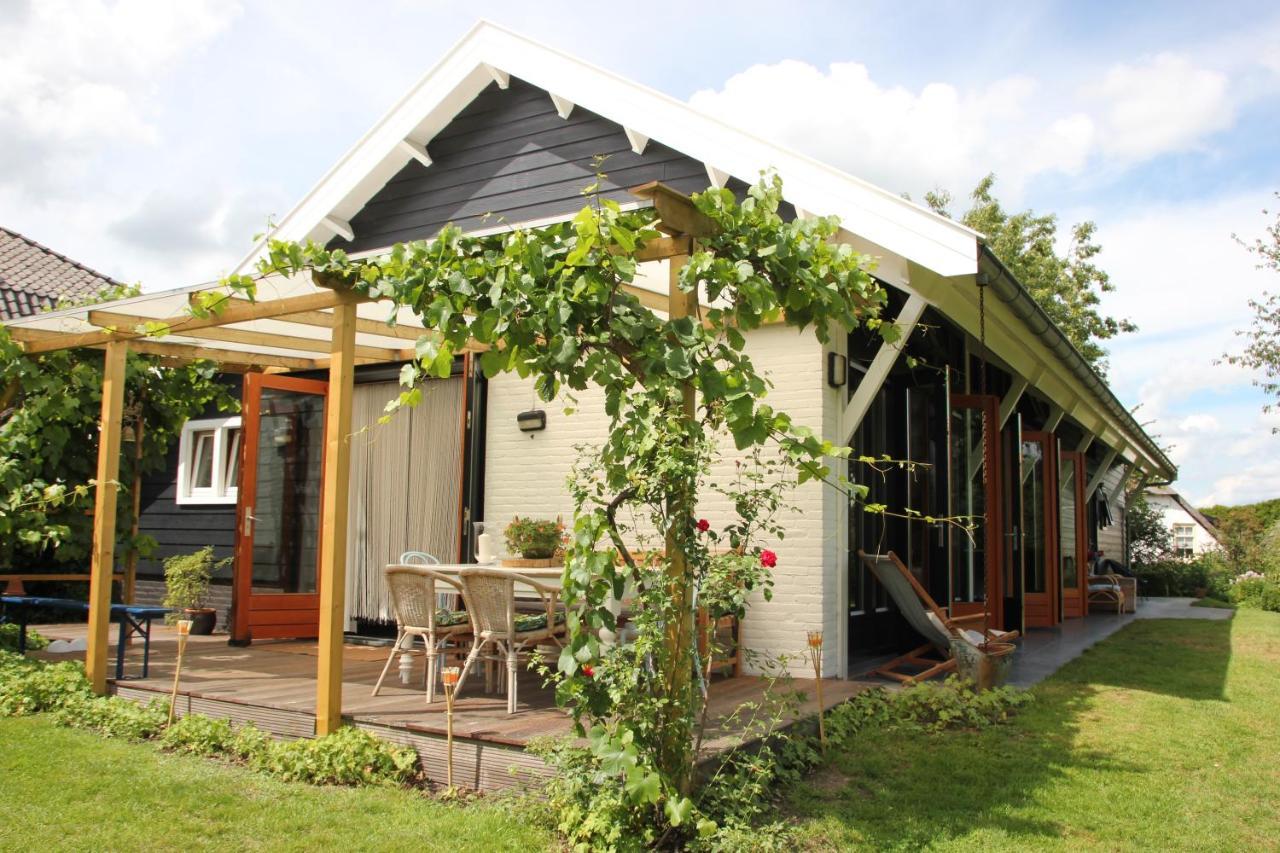 Familiehuis De Betuwe Met Prive Kunstgras Tennisbaan En Sauna Erichem Exterior foto