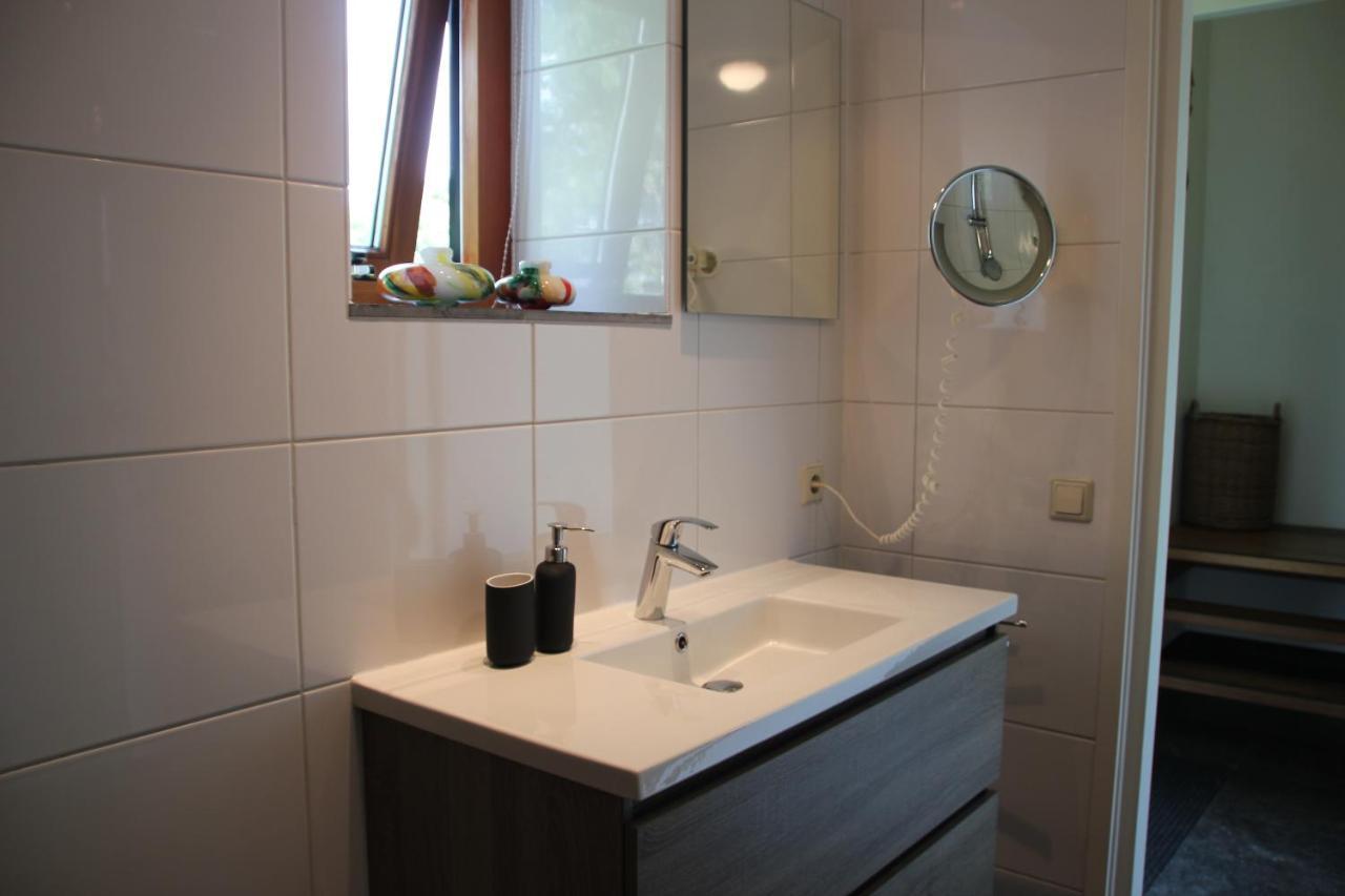 Familiehuis De Betuwe Met Prive Kunstgras Tennisbaan En Sauna Erichem Exterior foto