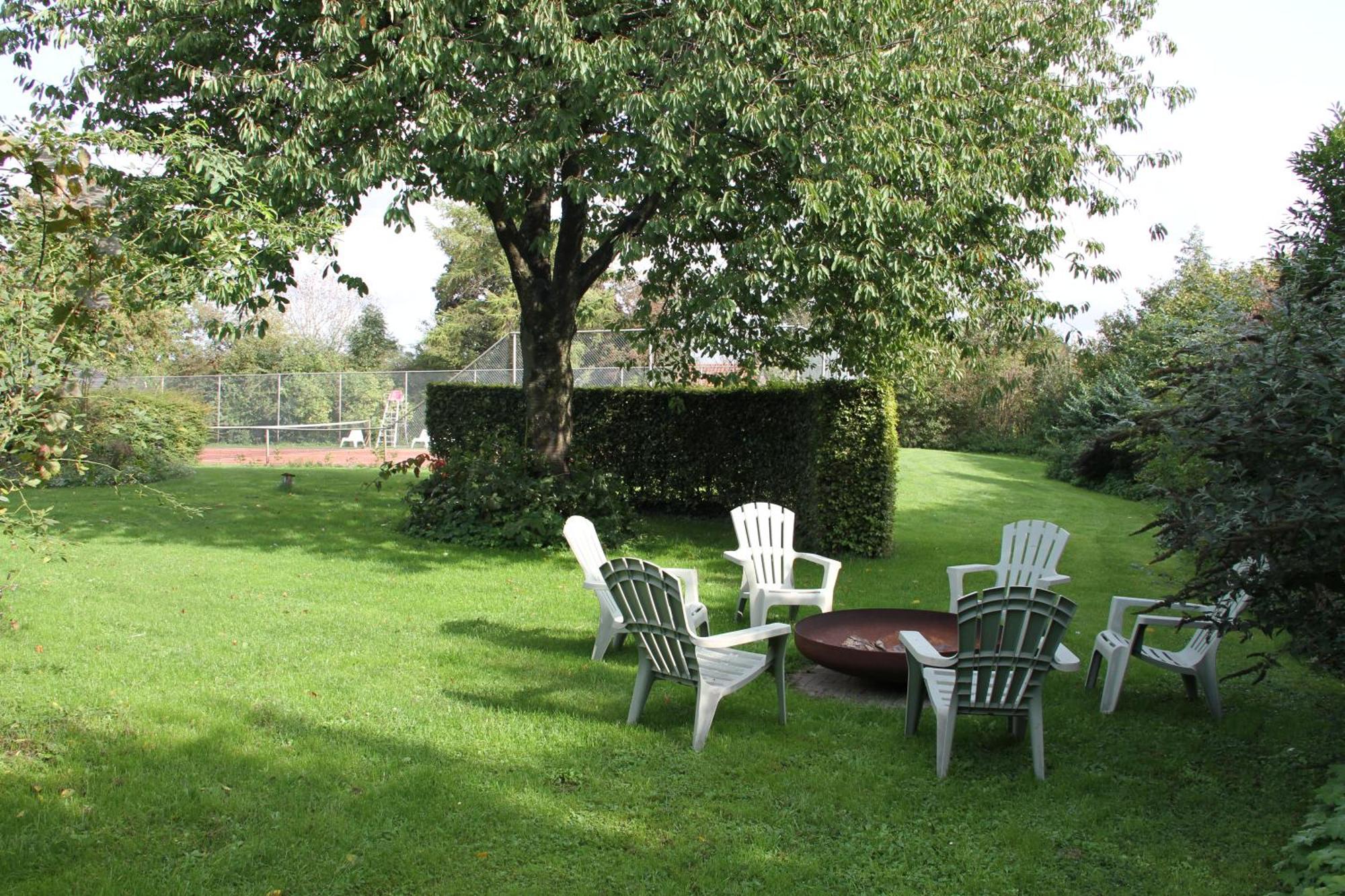 Familiehuis De Betuwe Met Prive Kunstgras Tennisbaan En Sauna Erichem Exterior foto
