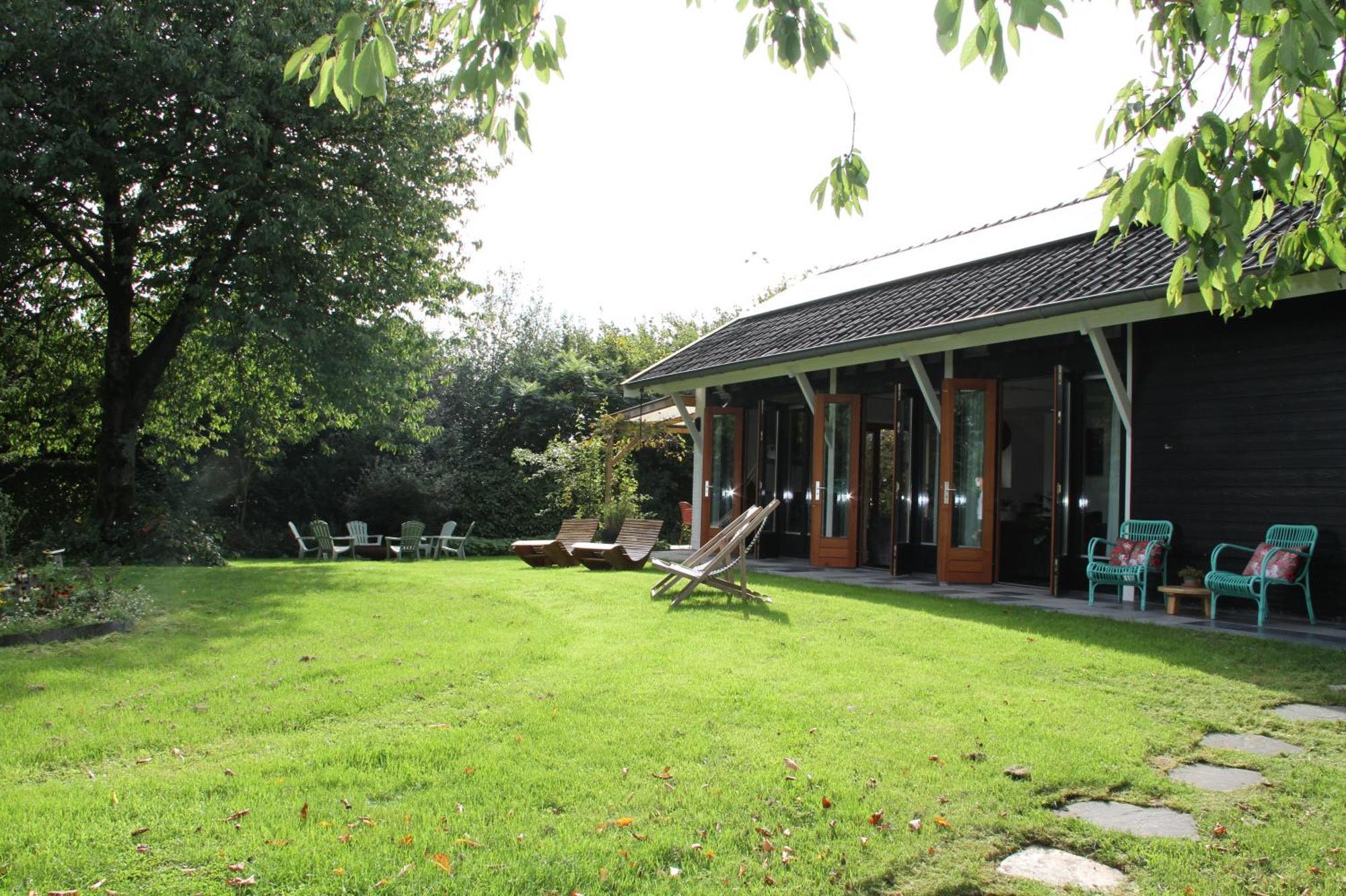 Familiehuis De Betuwe Met Prive Kunstgras Tennisbaan En Sauna Erichem Exterior foto